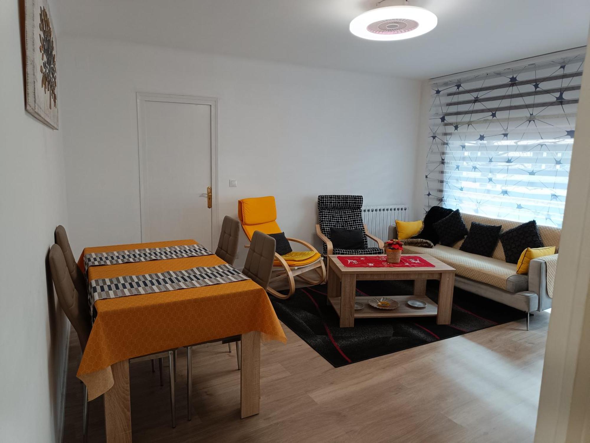 Apartamento Estel La Seu d'Urgell Ngoại thất bức ảnh